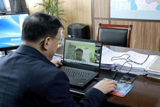 伟德国际1946bv官网校长谭秀森在线参加主题班会，与学生交流